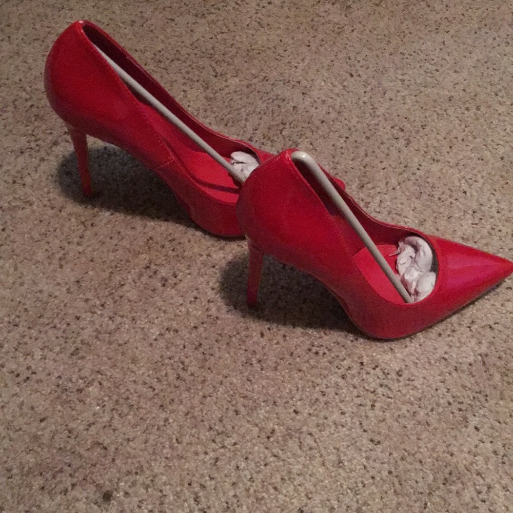 Red Pumps